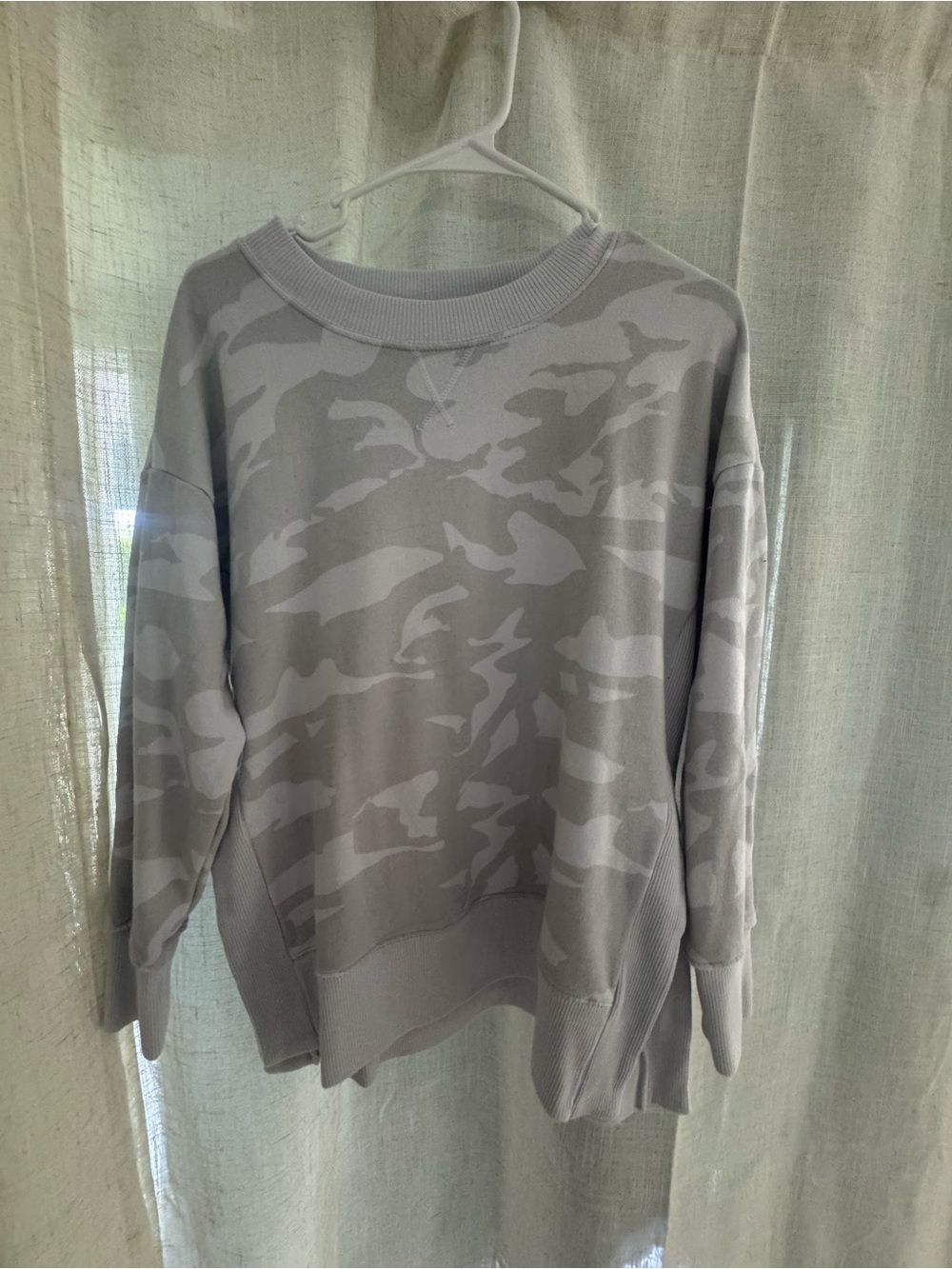 90 Degree By Reflex Light Gray Camo Crewneck Sweatshirt